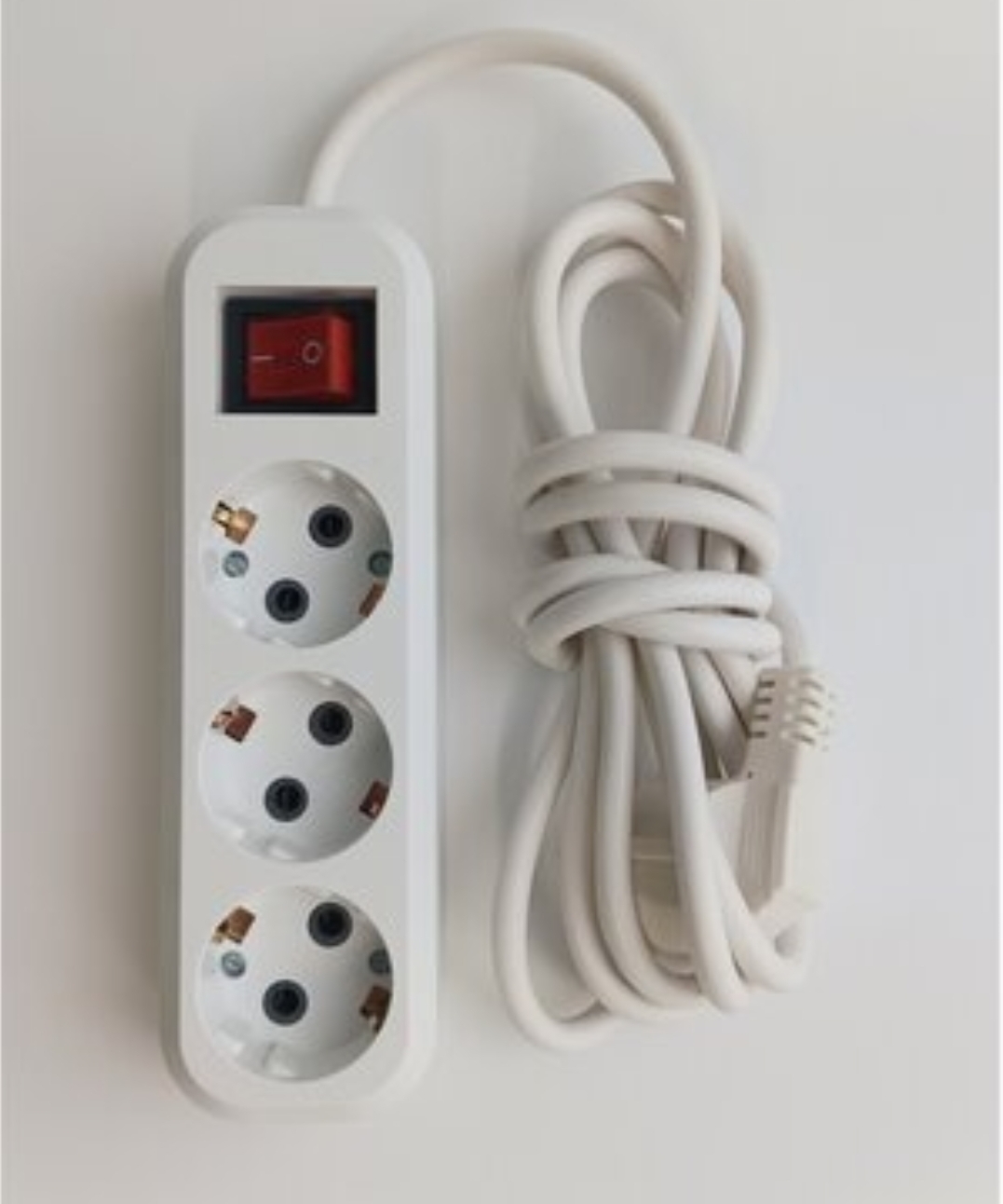 Удлинитель бытовой с тремя разъемами и с кнопкой, с/з, 10А / 2200Вт, ПВС 3х1, белый, 2 метра