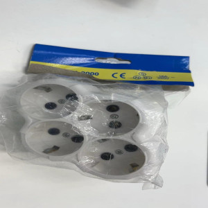 Разветвитель электрический в инв упаковке  4 х-местный с заземлением